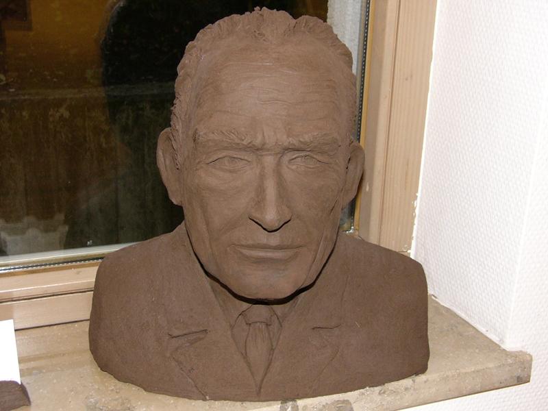 neunkirchenwb.jpg - Hildegard Neunkirchen - Figuren aus Ton "Willy Brandt"